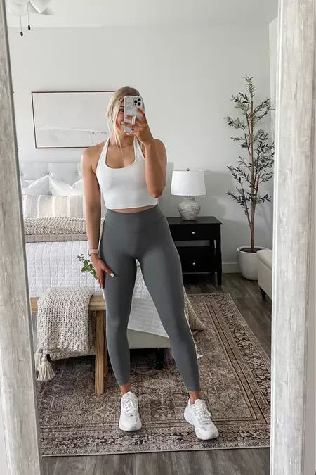 Grey Leggings Workout Outfit, Grey Leggings Gym Outfit, Gym Outfits Lululemon, Workout Outfit Leggings, Amazon Leggings Tiktok, Grey Leggings Outfit Casual, Grey Legging Outfits, Grey Workout Outfit, Dark Grey Leggings Outfit