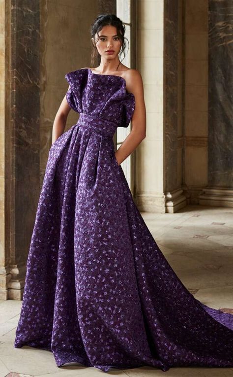 Fashion For Girls, Pamella Roland, Ellie Saab, Fancy Frocks, Purple Gowns, Frock Fashion, Sketches Dresses, Illustration Sketches, Gorgeous Gowns