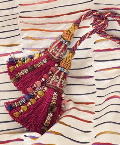 Tassles Design, Mexican Tassels, Tassels Fashion Clothing, Tassel Diy, Fabric Tassels, Designer Tassels, Tassel Crafts, Saree Tassels, Diy Tassel