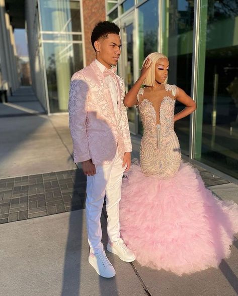 Silver Prom Suits, Pink Prom Couple, Prom 2k23, Suit For Prom, Light Pink Prom Dress, Homecoming Pictures, Prom Photoshoot, Prom Couples, Prom Inspiration