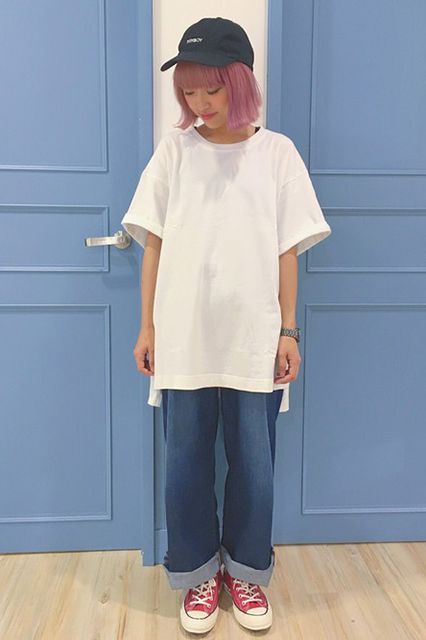 Japanese Normcore, Baggy Outfit Woman, Leggings With Shorts, Minimalist Sportswear, Japan Street Style, Tights And Shorts, Draped Tops, Oversized Street Style, Japanese Street Style