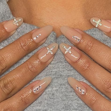 GEL-X NAILS (RIVERSIDE, CA) on Instagram: “okay this set is EVERYTHING! The simplicity but the charms?? 10/10! Inspo from my favorite nail artist: @theset.bykj 🎲💸🤍🍸 #gelnails…” Men Nail, Aesthetic Mens, Nails Painted, Mens Nails, Nails Aesthetic, Soft Nails, Clothes And Shoes, Man Hat, Sparkling Diamond