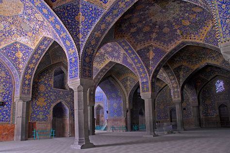 Safavid Empire Art | Middle Eastern Architecture Ancient Persian Architecture, Iranian Architecture, Persian Architecture, Purple Carpet, Ancient Persia, Ancient Persian, Gothic Architecture, Ancient Architecture, Islamic Architecture