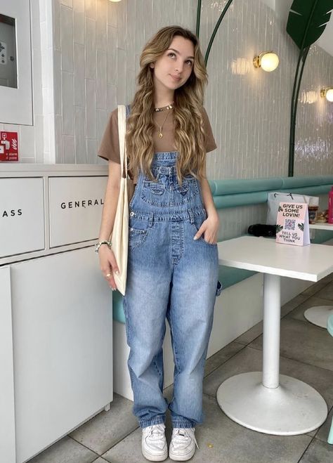 90s Overalls Outfit, Jean Overall Outfits, Overalls Outfit Aesthetic, Denim Overalls Outfit, Brown Crop Top, Overall Outfit, Overalls Outfit, Outfit 90s, Denim Ideas