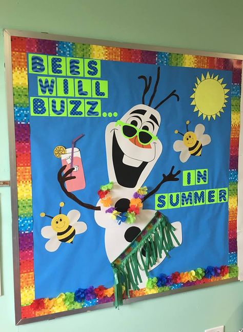 Summer Olaf bulletin board Olaf Bulletin Board, Bulletin Boards Christmas, Bulletin Board Library, Bulletin Boards School, Disney Bulletin Boards, Daycare Bulletin Boards, Spring Classroom Door, Olaf Summer, Elementary Bulletin Boards