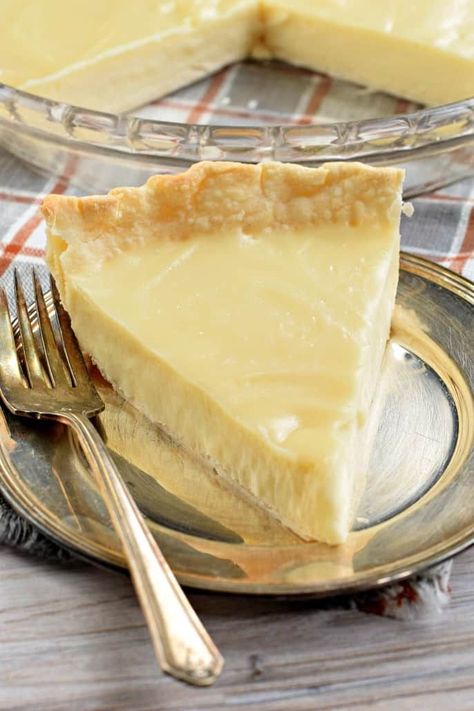 Flaky pie crust filled with a creamy, sweet filling. This classic Hoosier Sugar Cream Pie recipe is a must try! #pie #piday #creampie #sugarcream #dessertrecipes Sugar Cream Pie Recipe, Gooey Desserts, Sugar Cream Pie, Viral Recipes, Shugary Sweets, Cream Pie Recipes, Creative Circle, Flaky Pie Crust, Cakes Recipes