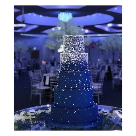 Wedding Cake Designs Royal Blue, Quince Royal Blue Cake, Midnight Blue Cake Birthday, Starry Night Quinceanera Cake, Royal Blue And Black Wedding Cake, Midnight Theme Cake, Midnight Theme Wedding, Midnight Blue Wedding Cake, Midnight Decorations