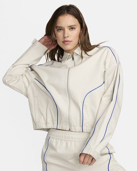 Adidas Samba Outfit, Nike Windbreaker Jacket, Samba Outfit, Sportswear Trends, Nike Sportswear Women, Jacket Nike, Sports Wear Women, Woven Jacket, Woman Weaving