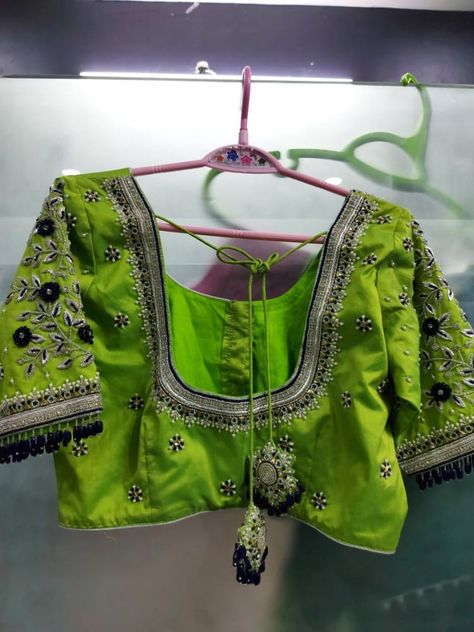 Maggam Work, Blouse Work, Blouse Work Designs, City Bag, Balenciaga City Bag, Blouse Designs, Balenciaga, Thread, Shoulder Bag