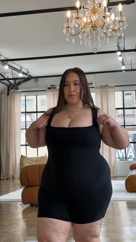 Plus size body suit + plus size romper + plus size athleisure wear Body Suit Plus Size, Plus Size Grunge Outfits, Plus Size Body Suit, Big Size Clothes, Plus Size Athleisure, Outfit Inspo Plus Size, Romper Plus Size, Plus Size Grunge, Grunge Outfits Winter