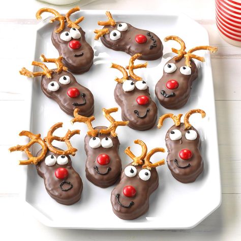 Holiday Reindeer Cookies Nutter Butter Reindeer, Christmas Cookies Kids, Best Christmas Cookie Recipe, Cute Christmas Cookies, Reindeer Cookies, Homemade Food Gifts, Nutter Butter Cookies, Nutter Butter, Best Christmas Cookies