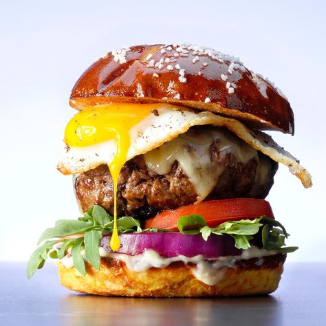 Best Hamburger Recipes, Egg Burger, Big Burgers, Grilled Ham, Healthy Diets, Cheeseburger Soup, Burger Toppings, Potluck Dishes, Cocktails Bar