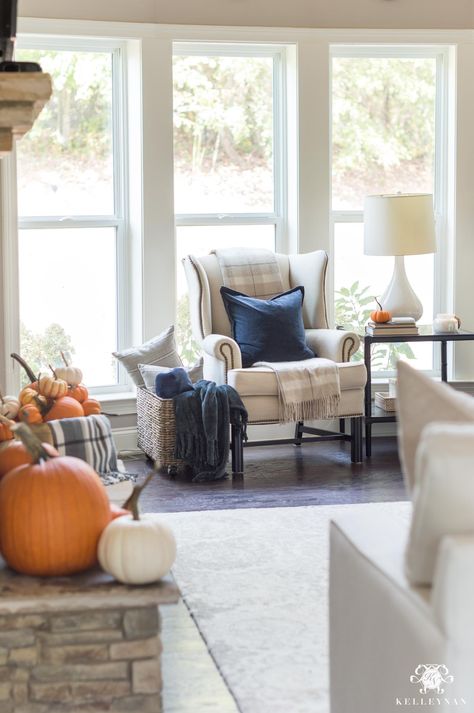 Fall Decor Living Room, Fall Decor Ideas For Living Room, Fall Living Room Ideas, Orange Fall Decor, Blue Fall Decor, Fall Living Room Decor, Fall Living Room, Fall Decor Inspiration, Living Room Decor Inspiration