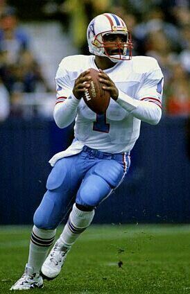 Warren Moon, one of my all time favorite QB's growing up. His stats stack up to anybody and everybody. Just wish he could have done it all as a Seahawk. Football Formations, Nfl Legends, Afl Football, Warren Moon, Nfl Football Pictures, Texans Football, Football American, Texas Sports, Nfl 49ers