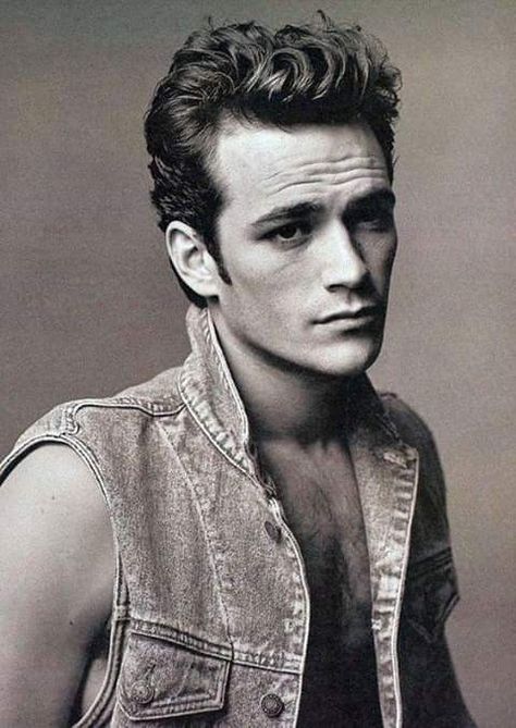 R.I.P 🌷 LUKE PERRY Luke Perry Young, 1990s Photography, Dylan Mckay, Luke Perry, Beverly Hills 90210, Perfect Boyfriend, A Crush, Hollywood Legends, Matthew Mcconaughey