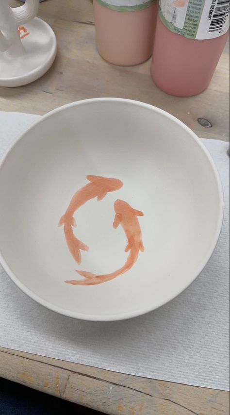 U Paint It Pottery Ideas, Cute Paint Pottery Ideas, Painted Ceramic Plates Aesthetic, Painting Plates Aesthetic, Pottery Painting Inspo Fruit, Ceramic Painting Ideas Bowls Simple, Simple Bowl Painting Ideas, Cute Simple Pottery Painting Ideas, Petroglyph Pottery Ideas