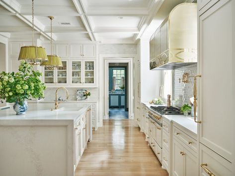 Tori Rubinson's Colonial Parkway - The Glam Pad Tori Rubinson, Kitchen Goals, Interior Design Photos, Gorgeous Kitchens, Colonial House, Luxury Kitchen, Breakfast Room, Beautiful Kitchens, Elle Decor