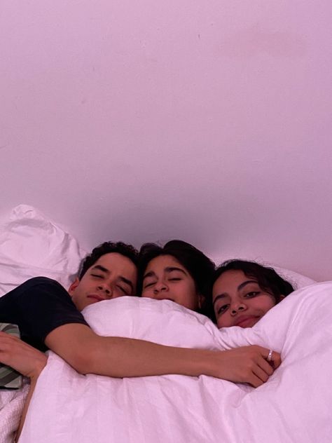 #siblings #bedroom #aesthetic Five Siblings Aesthetic, Sibling Love Aesthetic, Siblings Kissing, Three Siblings Aesthetic, Family Bonding Aesthetic, 4 Siblings Aesthetic, 3 Siblings Aesthetic, Ot3 Aesthetic, Two Sisters And A Brother