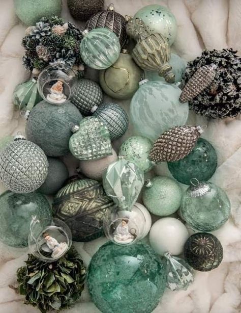 Dark Green Christmas Ornaments, Christmas 2022 Trends Decoration Colors, Sage Green Ornaments, Christmas Tree 2022 Trends Color, Christmas 2022/2023 Trends, 2022 Christmas Trends, Sage Green Christmas Decor, Christmas 2022 Trends, Christmas Tree Minimalist