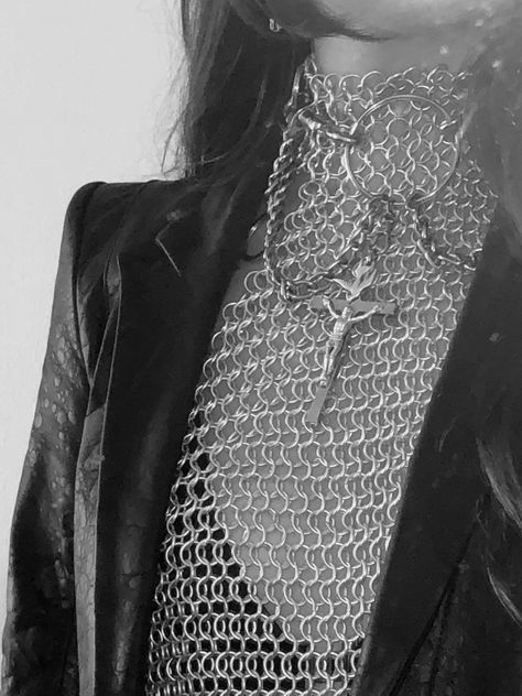 Chain mail top and silver rosary Noahs Arc, Scale Mail, Png Clothes, Chainmail Jewelry, Medieval Style, Joan Of Arc, Medieval Fashion, Aesthetic Clothing, Chain Mail