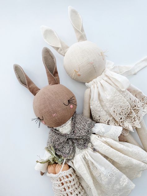 Handmade linen bunnies Animal Stuffy Pattern, Linen Doll Pattern, Bunny Dolls Handmade, Linen Toys Handmade, Diy Cloth Dolls How To Make, Handmade Bunny Doll, Bunny Pattern Sewing Free, Diy Soft Toys, Bunny Doll Pattern Free Sewing