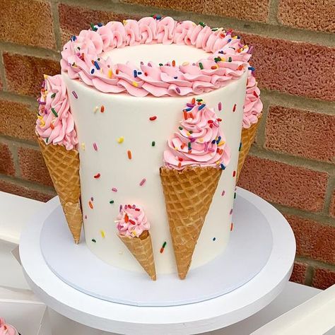 Bespoke Cakes🎂 Essex on Instagram: "The cutest theme for a third birthday🍦🍒" Ice Cream Party Cake, Ukrasavanje Torti, Cone Cake, Cake Funny, Ice Cream Cone Cake, Ice Cream Birthday Party, Cake Kit, Ice Cream Theme, 3rd Birthday Cakes