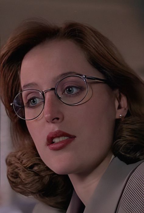 Dana Scully Outfit Aesthetic, Gillian Anderson Glasses, Dana Scully Makeup, Dana Scully Outfit, Dana Scully Costume, Scully Costume, X Files Scully, Scully X Files, Agent Scully