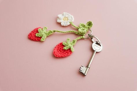 Crochet A Strawberry, Bella Coco Crochet, Strawberry Keychain, Joining Granny Squares, Bella Coco, Crochet Keychain Pattern, Crochet Granny Square Blanket, Crochet Butterfly, King Cole