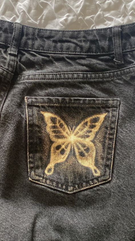 Bleach Painting On Jeans, Bleach On Black Jeans, Bleach Painting Jeans Ideas, Butterfly Painting On Jeans, Bleach Painted Jeans Grunge, Painting Jean Pockets, Black Pants Bleach Art, Paint On Black Jeans, Bleached Black Jeans Design