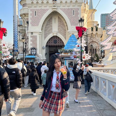 Lotte World Uniform, Lotte World Outfit, Disney Poses, Korea Photo, Korea Trip, Girl Uniform, Lotte World, Korea Travel, Girls Uniforms