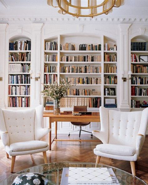 White Library | Dreamy and Dramatic Home Office Traditional, Books And Flowers, Real Estat, Home Library Design, Home Libraries, White Furniture, World Of Interiors, Decor Minimalist, Home Library