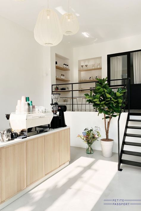 Boutique Coffee Bar, Yoga Studio Coffee Bar, Wellness Coffee Shop, Yoga Coffee Shop, Gym Coffee Bar, Yoga Studio Interior, Home Pilates Studio, Amsterdam Coffee, Yoga Bar