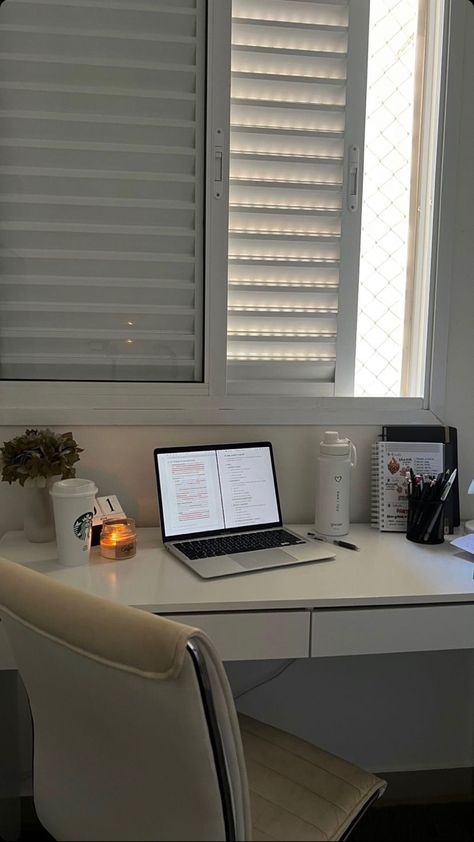 Clean Girl Desk, Organized Desk, Office Room Decor, Minimalist Room, Pretty Room, Room Makeover Bedroom, Room Makeover Inspiration, House Room, Room Inspiration Bedroom