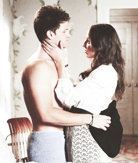 Pretty Little Liars Spencer, Pll Funny, Spencer And Toby, Spencer Hastings, Movies And Series, Movie Couples, Celebrity Art, Film Serie, Love Cute