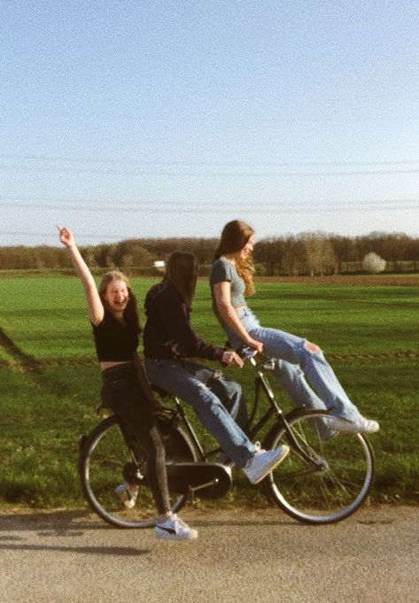 Tandem Bike Aesthetic, Bycicle Photo Ideas, Riding Bike Aesthetic, People Riding Bikes, Bike Riding Aesthetic, Bicycle For Two, Besties Pictures, Bike Photos, Summer Film