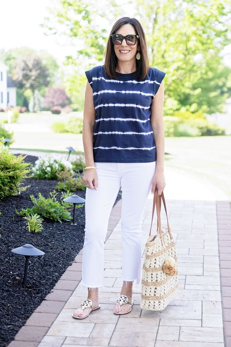 Whether you’re attending a hometown parade or gathering with friends for a backyard BBQ, it’s always fun to give a nod to a patriotic holiday with your outfit, so I rounded up 5 casual outfits for your Memorial Day style inspiration. Patriotic Outfits For Women, Memorial Day Outfits, Memorial Outfits, Jolynne Shane, Day Outfits, Backyard Bbq, Outfits For Women, Weekend Outfit, Running Tops