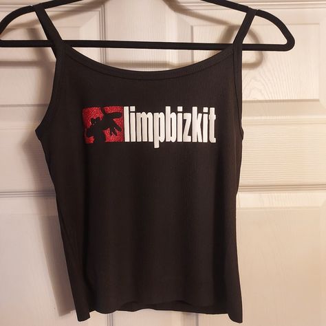 No Boundaries Ribbed Hand Cropped Tank Crop Top Sawyer, Deftones Crop Top, Rock Aesthetic Clothes, Limp Bizkit Shirt, Band Crop Tops, Baggy Band Tee, 90s Mall Goth, Hole Shirt, Tank Top Fits