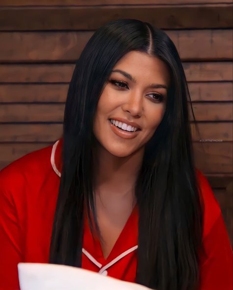 Kourtney Kardashian Black Hair, Kardashian Black Hair, Glamour Makeup, Kardashian Jenner, Kourtney Kardashian, Beautiful Woman, Kim Kardashian, Hair Inspo, Beautiful People