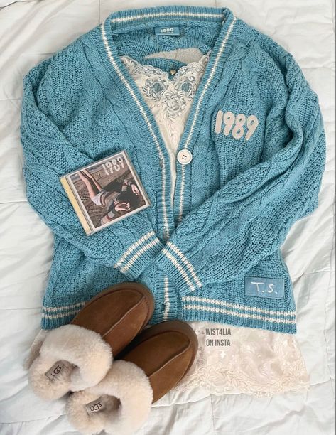 Taylor Swift 1989 Tv, 1989 Cardigan, Cardigan Styling, Outfit Cardigan, Taylor Swift Funny, Taylor Swift Outfits, Taylor Swift 1989, Taylor Swift Concert, Taylor Swift Album