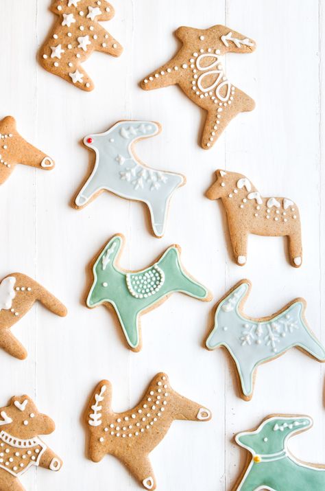 My Traditional Swedish Pepparkakor Recipe is a crisp gingerbread cookie that's a Scandinavian Christmas tradition ~ they're absolutely delicious! #easy #best #recipe #gingerbread #cutout #cookies #Christmas #holiday #Scandinavian #dala #StLucia #dessert #swedish Cutout Cookies Christmas, Pepparkakor Recipe, Gingerbread Cutout Cookies, Swedish Cookies, Traditional Gingerbread, Pnc Bank, Easy Gingerbread Cookies, The View From Great Island, Plain Cookies