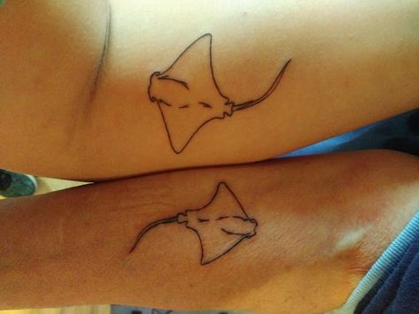 Hawaiian Tattoos, Stingray Tattoo, Maching Tattoos, Ray Tattoo, Surf Tattoo, Stick Poke Tattoo, Shell Tattoos, Super Tattoo, Tattoo Nature