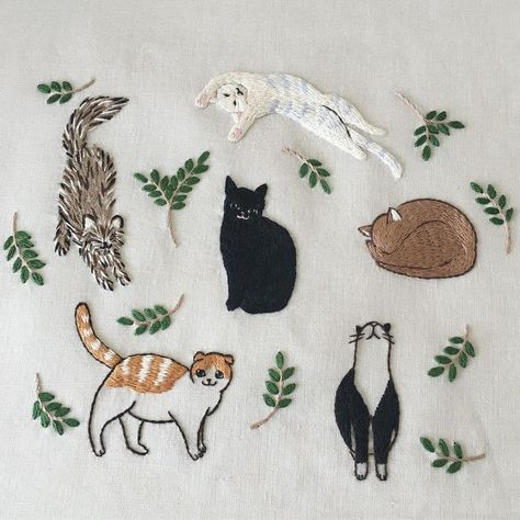 Haft Vintage, Cat Embroidery, Pola Sulam, Japanese Embroidery, Cute Embroidery, 자수 디자인, Sewing Embroidery Designs, Embroidery Craft, Design Guide