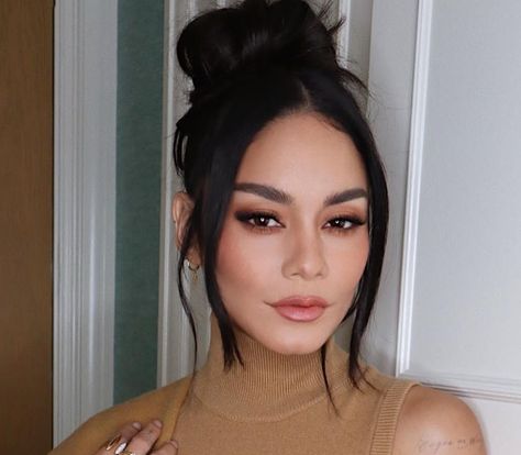 Vanessa Hudgens Makeup, Vanessa Hudgens Hair, Hung Vanngo, Wolf Cuts, Celebrity Hair Trends, Vanessa Hudgens Style, Side Swept Hairstyles, Stylish Hairstyles, Bleach Blonde