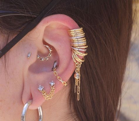 Alana Paris on Instagram: “Added a few white gold seam rings to Mel’s mixed metal collection.” Mixed Metals Piercings, Ear Piercings Mixed Metal, Mixed Metals Ear Piercings, How To Mix Gold And Silver Jewelry, Mixed Metal Piercings, Mixed Metal Ear Curation, Mixed Metal Earring Stack, Mixed Metal Jewelry Layering, Mixing Gold And Silver Jewelry