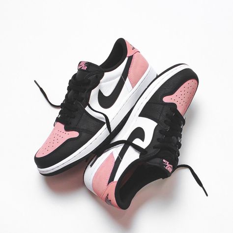 Air Jordan 1 Low Women, Jordans Low, Jordan 1 Low Women, Sepatu Air Jordan, Jordan Lows, Custom Air Jordan 1, Coral Outfit, Jordan 1 Lows, Air Jordan Low