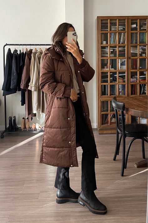 LIFE WITH JAZZ, winter outfit, winter style, long puffer coat, brown puffer coat, women's fashion, black jeans, waterproof boots, chelsea boots Brown Puffer Coat Outfit, Long Puffer Coat Outfit, Brown Chelsea Boots Outfit, Horsebit Belt, Life With Jazz, Puffer Coat Outfit, Puffer Outfit, Chelsea Boots Outfit, Long Winter Coats Women