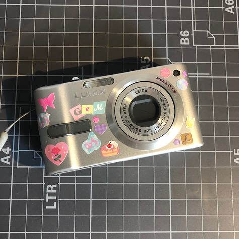 Stickers On Camera Aesthetic, Camera With Stickers Aesthetic, Digital Camera With Stickers, Digital Camera Stickers, Camera Stickers Aesthetic, Camera With Stickers, Camera Drawing Art, Leica Digital Camera, Kodak Digital Camera