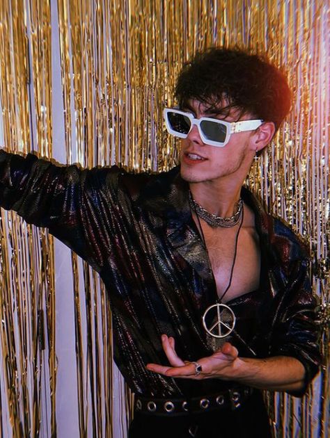 Disco Party Outfit Men, Mens Disco Outfit, Disco Outfit Men, Glitter Party Outfit, Disco Party Outfit Ideas, Euphoria Outfits Party, Glitz And Glam Outfit, Glam Party Outfit, 70s Party Outfit