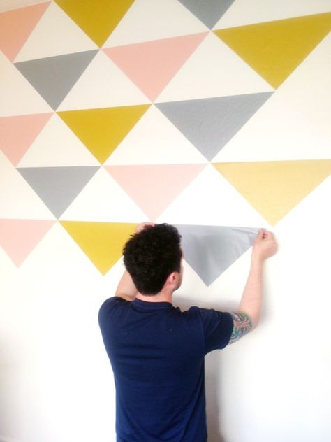 Wallpaper Accent Wall, Kids' Room, Wall Paint, Diy Wall, Diy Inspiration, Wabi Sabi, Triangles, Home Deco, Home Projects