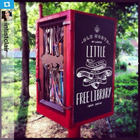 23 of the most creatively designed Little Free Libraries | MNN - Mother Nature Network Little Free Library Mailbox, Free Little Library, Nerd Food, Little Free Library Plans, Little Free Pantry, Tiny Library, Library Building, Street Library, Library Plan